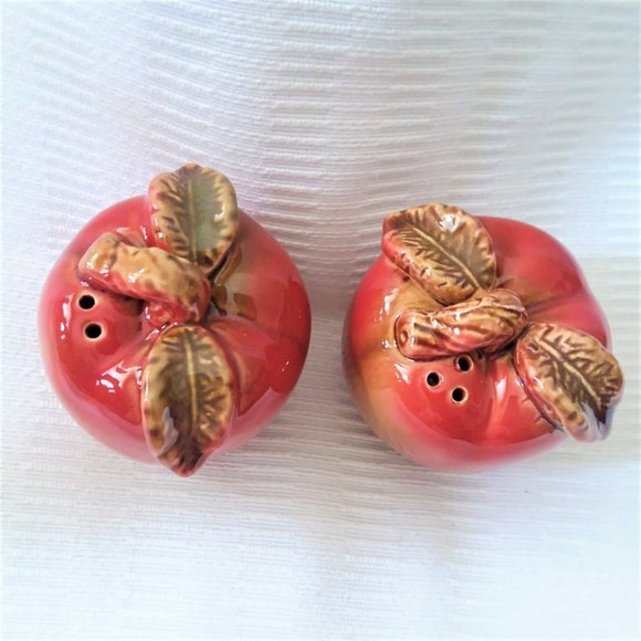 Salt And Pepper Shakers Apple Harvest Red Ceramic Set Gift NEW Fruit Decor Table - Picture 2 of 5